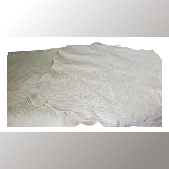 Linens n Things Ivory Set of 2 Maltese  Pillow Shams - Picture 3 of 8